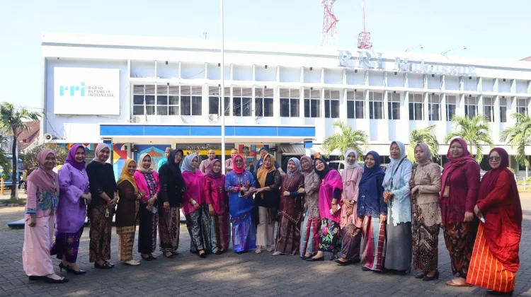 Pesona Keberagaman dalam Balutan Busana Adat di RRI Makassar
