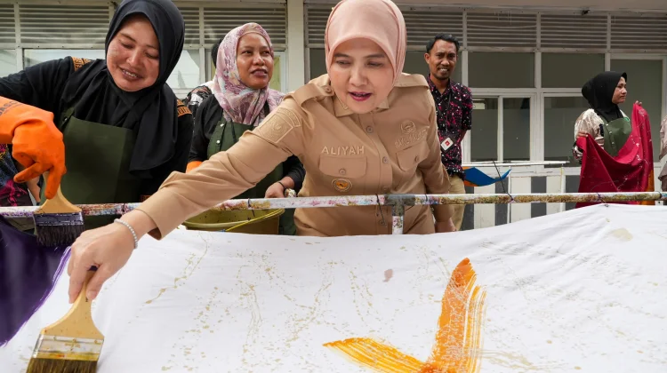 Hari Kartini, Aliyah Dorong Kemandirian Perempuan lewat Pelatihan Batik Ciprat