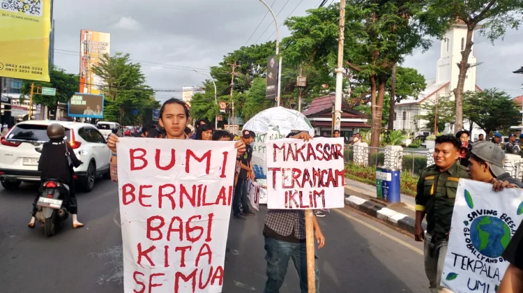 Peringati Hari Bumi, Mahasiswa UMI Unjuk Rasa di Balai Kota