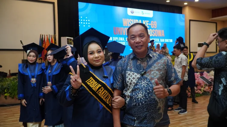 Putri Petugas Keamanan Unibos Raih Mahasiswa Terbaik Wisuda ke-69