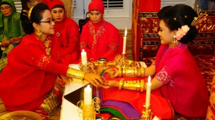 Makna Simbolik Prosesi Mappacci dalam Pernikahan Adat Sulawesi Selatan
