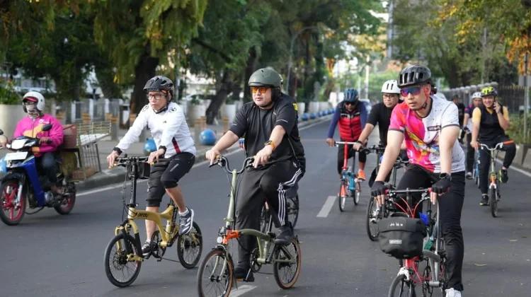 Wali Kota Makassar Gowes Tinjau Jumat Bersih di Dua Kecamatan