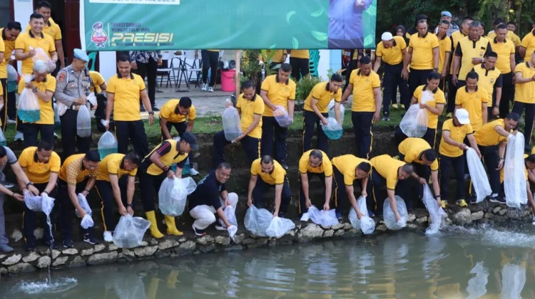 Dukung Program Nasional, Polres Maros Tanam Pohon dan Tebar Ikan
