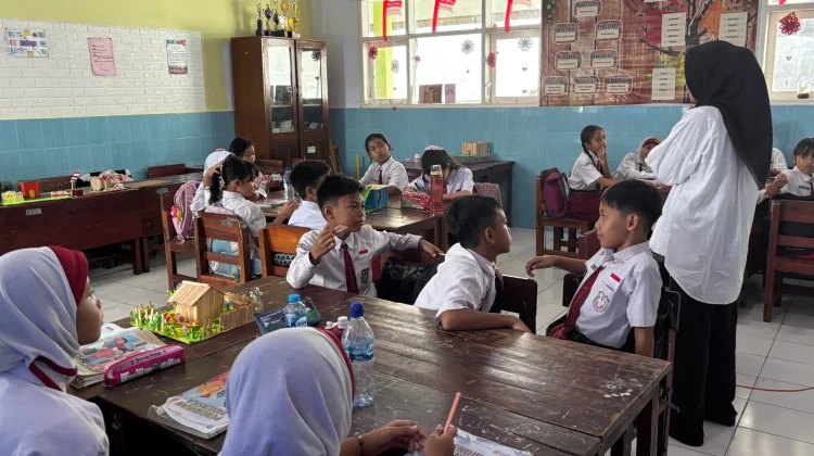 Pemerintah Mitigasi Kepunahan Bahasa Melalui Kurikulum Sekolah Dasar