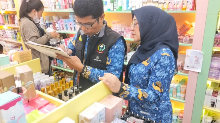 Masyarakat Diminta Pintar Memilih Kosmetik Sesuai Standar