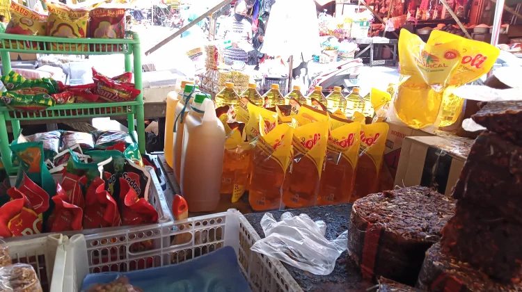 Warga Makassar Keluhkan Kenaikan Harga Minyak Goreng Merek Minyakita