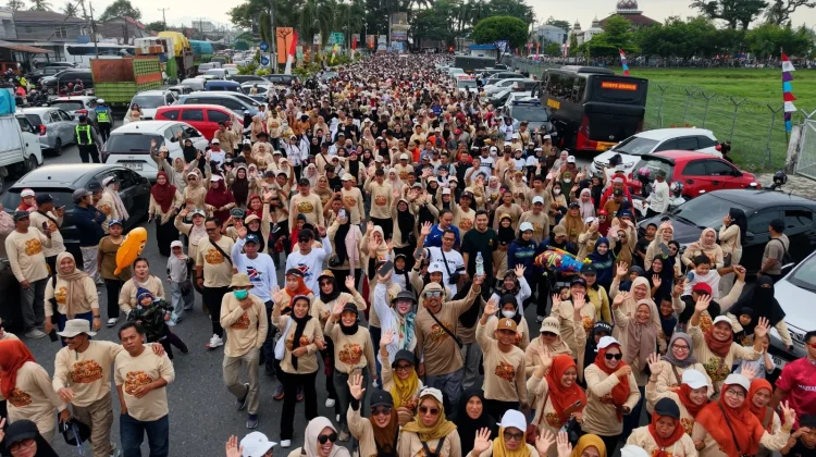 Sebanyak 29.830 Peserta Jalan Santai HUT ke-27 Luwu Utara Padati Jalan Protokol