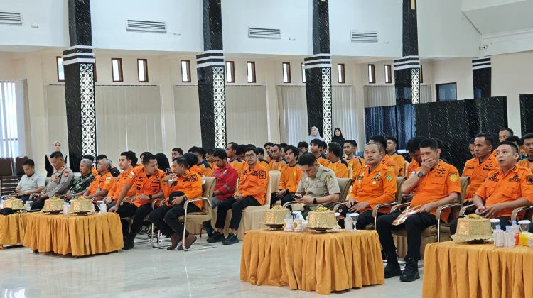 Basarnas Makassar Latih Puluhan Personel SAR Air di Pangkep