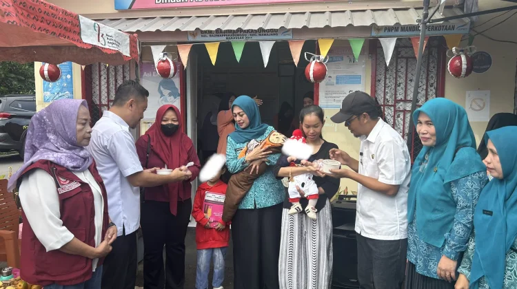 Peringati Posyandu Nasional, Posyandu Kenanga Bagikan Protein Hewani