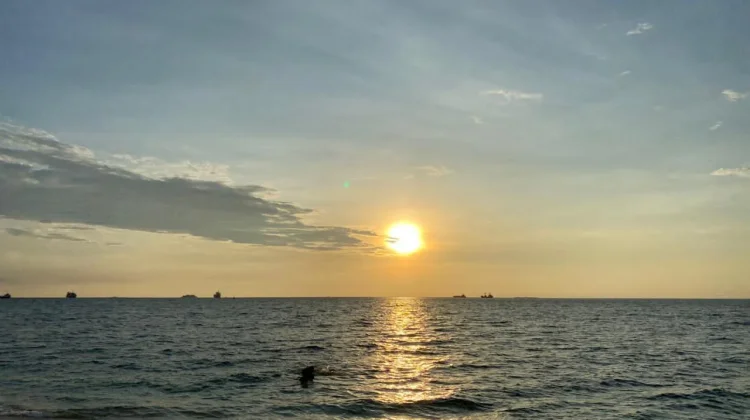 Keindahan Pantai Gusung, Salah Satu Tempat Sunset Favorit di Makassar
