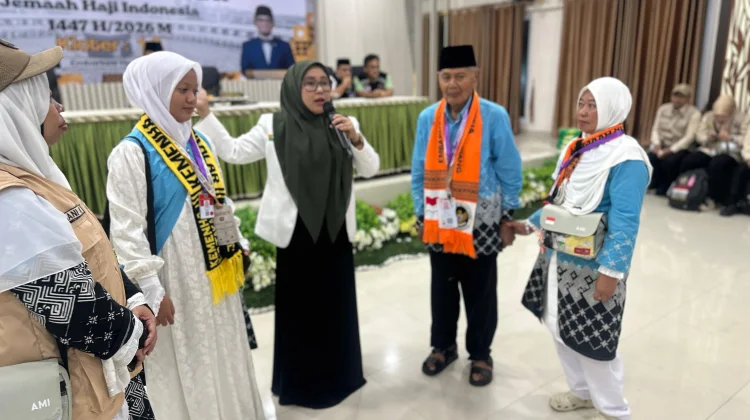 Pesan Spiritual Meity Rahmatia Lepas Jemaah Haji Makassar