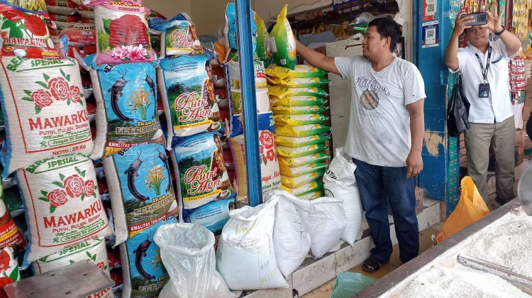 Dinas Ketapang Makassar Pastikan Stok Beras di Bulog Cukup