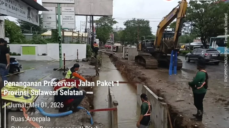 Pemasangan U-Ditch di Ruas Aroepala Dikebut