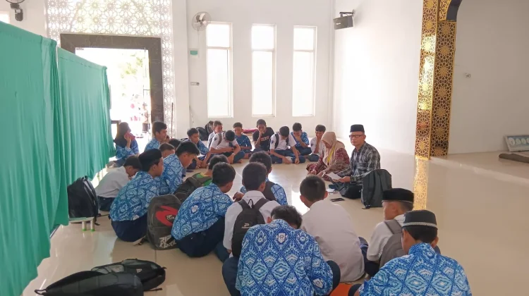 Mahasiswa PAI Unismuh Ajak Pelajar Jauhi Rokok sejak Dini