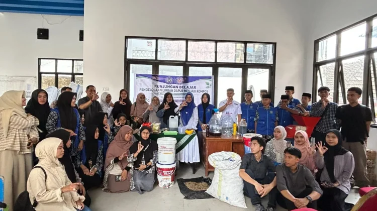 Santri Darul Fallaah Belajar Pengelolaan Limbah bersama SWSC Unismuh