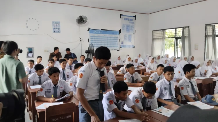 TP PKK Edukasi Siswa SMAN 9 Gowa Membuat Pewarna Alami