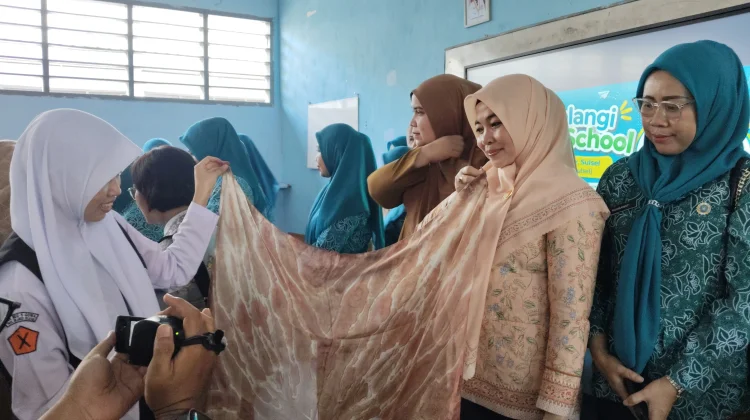 TP PKK Edukasi Siswa SMAN 9 Gowa Membuat Pewarna Alami