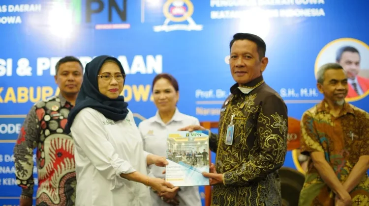 MPDN Kab. Gowa Serahkan Buku Laporan Pembinaan 2023–2026 kepada Kemenkum Sulsel