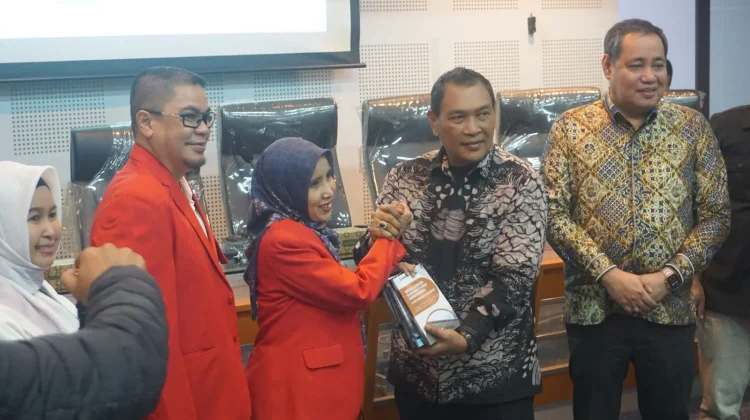 Refleksi Hardiknas, Unhas dan Bawaslu Dorong Literasi Demokrasi