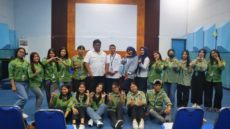 UKM EVB Multimedia UKI Paulus Kunjungi RRI Makassar, Dalami Dunia Penyiaran