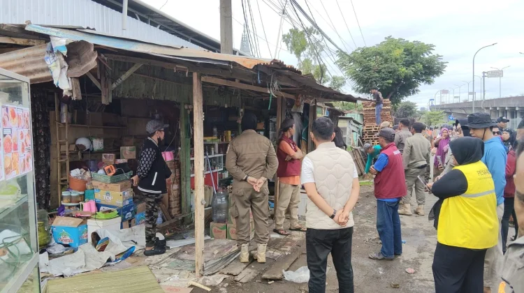 Penertiban 16 Lapak di Fasum Barawajah Berjalan Humanis