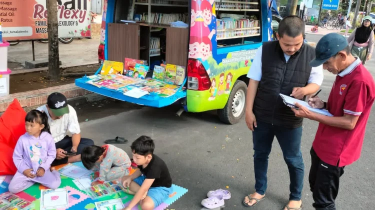 Pemkot Makassar Gencarkan Budaya Literasi lewat Mobil Perpustakaan Keliling