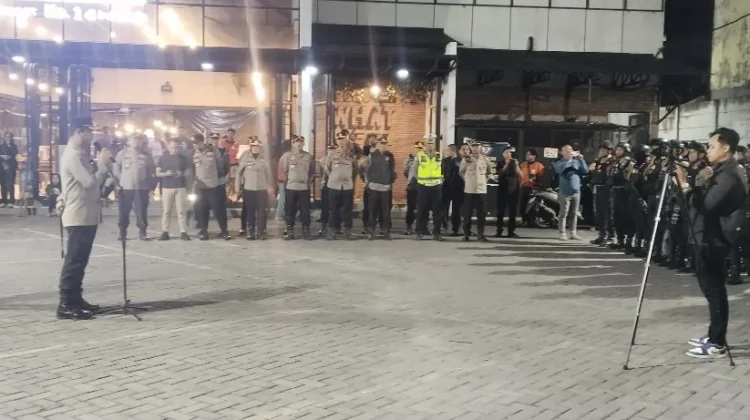 Kapolrestabes Makassar Pimpin Apel Dini Hari