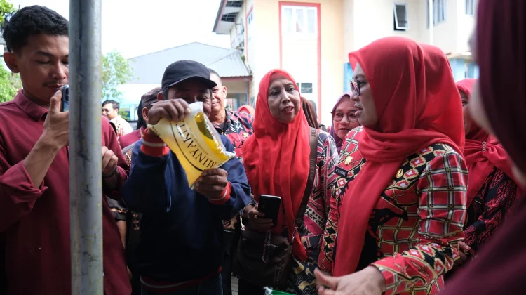 Tinjau Pasar Murah, Bupati Gowa Sebut Upaya Pemerintah Tekan Harga Pangan