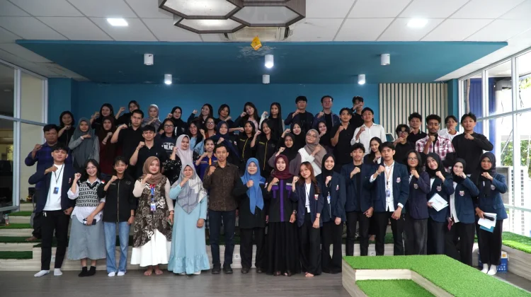 Unibos Makassar Gelar Workshop Public Speaking Bahasa Inggris