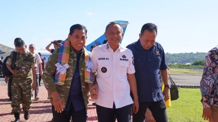 Anggota Komisi 1 DPR RI Daeng Sere Bawa Pejabat Mabes TNI dan Kemenhan keselayar