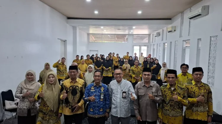 MTsN 2 Maros Akselerasi Kompetensi Guru Era Digital Melalui Workshop AI