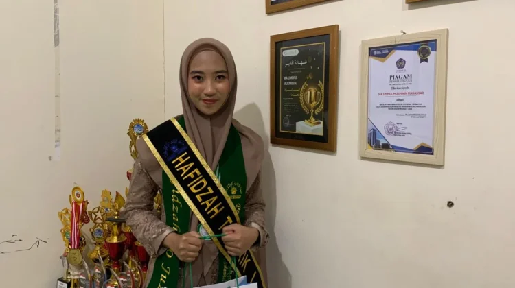 Berprestasi, Santriwati MA Ummul Mukminin Lolos Farmasi Universitas Indonesia