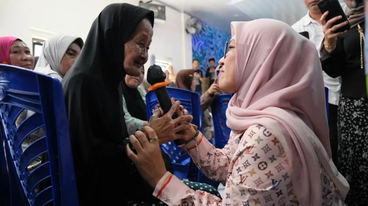 Pemkab Gowa-Bulog Salurkan Bantuan Pangan ke Masyarakat Bontomarannu