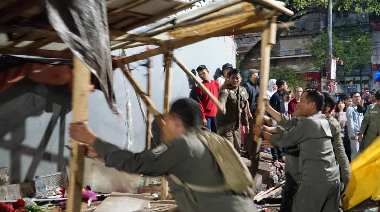 Pasar Tumpah di Jalan Veteran Makassar Akhirnya Ditertibkan