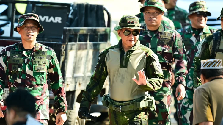 Kodam XIV/Hasanuddin Menurunkan Prajurit Peduli Kebersihan Kota Makassar