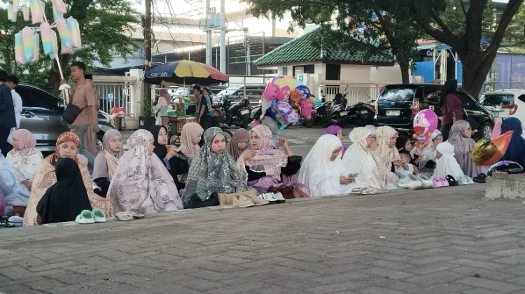 Ribuan Warga Makassar Padati Jalan Pettarani,  Laksanakan Salat Idul Adha