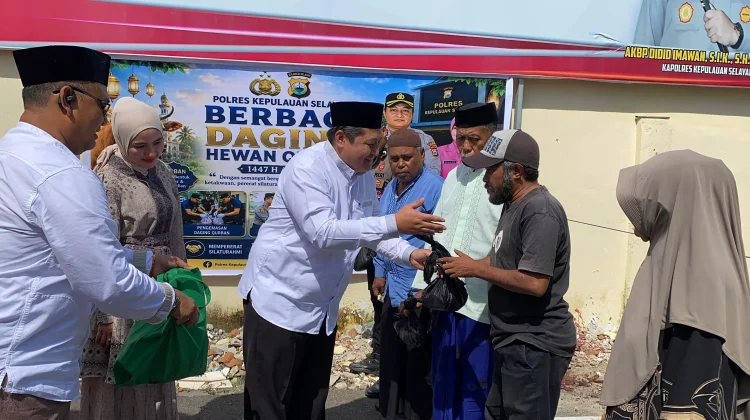 Polres Selayar Berbagi di Hari Raya, 5 Ekor Sapi Qurban Dibagikan ke Warga