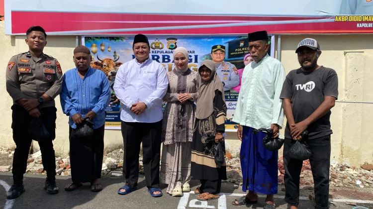 Polres Selayar Berbagi di Hari Raya, 5 Ekor Sapi Qurban Dibagikan ke Warga