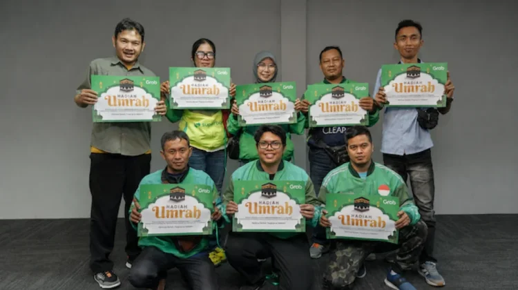 Grab Berangkatkan 105 Mitra Pengemudi Umrah Gratis