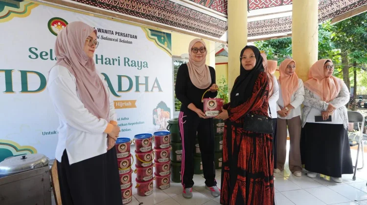 DWP Sulsel Salurkan Daging Kurban untuk Yatim Piatu, Lansia, Anak Stunting, dan Warga