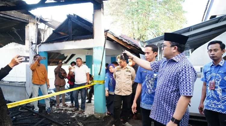 Wabup Gowa Tinjau Lokasi Kebakaran, Pastikan Pelayanan Tetap Berjalan
