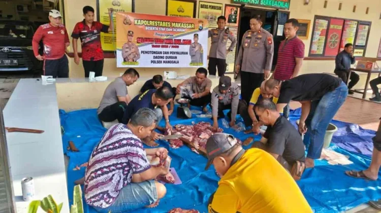 Polsek Manggala Berkurban Dua Ekor Sapi