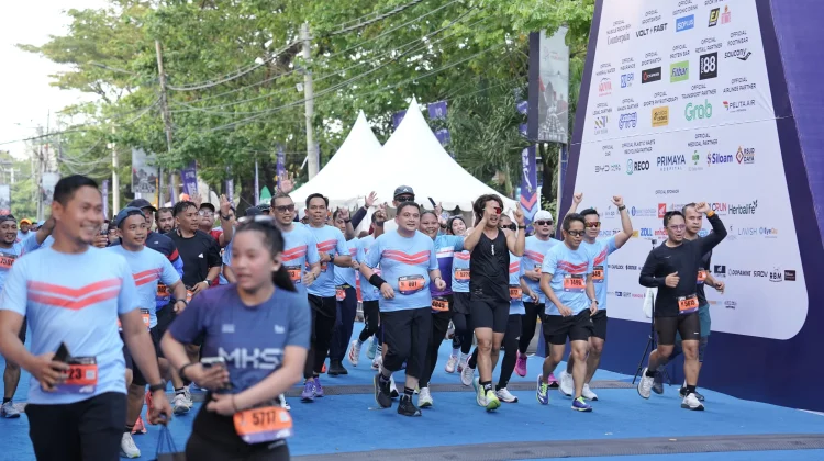 Munafri Arifuddin Finish Bersama Ribuan Pelari 10K di Makassar Half Marathon 2026