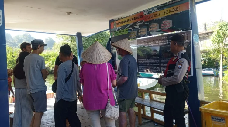Wisatawan Lokal dan Asing Padati Rammang-Rammang Maros