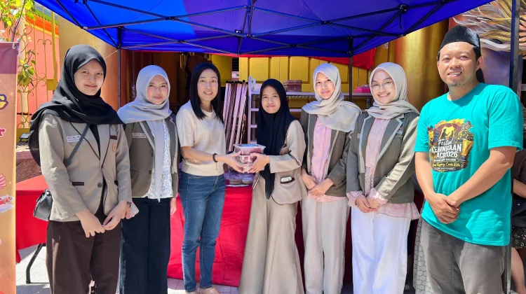 SMA Islam Athirah Makassar Bagikan Ratusan Kilogram Daging Kurban