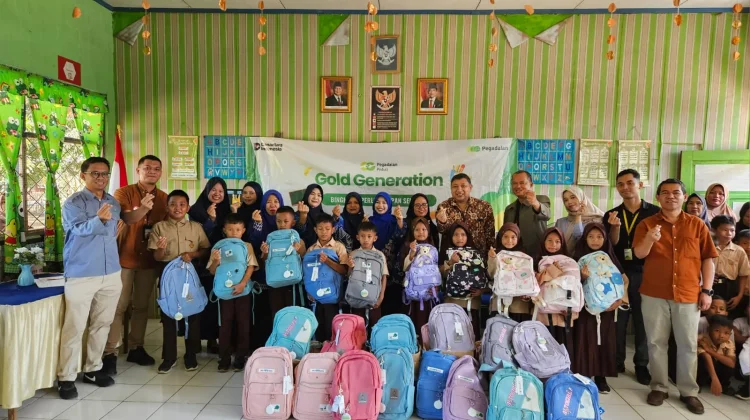 Pegadaian Salurkan Perlengkapan Sekolah untuk Siswa SD di Gowa