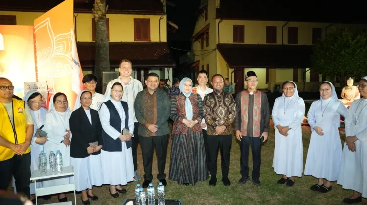 Tema ‘Legacy of Love’ Warnai Perayaan Waisak 2570 BE di Makassar