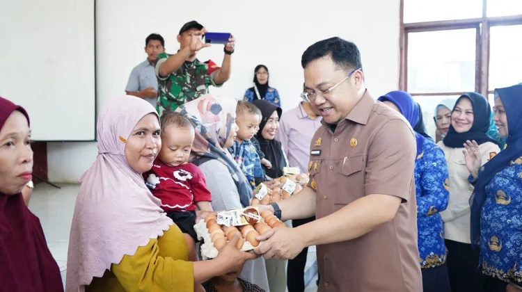 Wabup Gowa Salurkan 200 Paket Makanan Bergizi untuk Keluarga Berisiko Stunting
