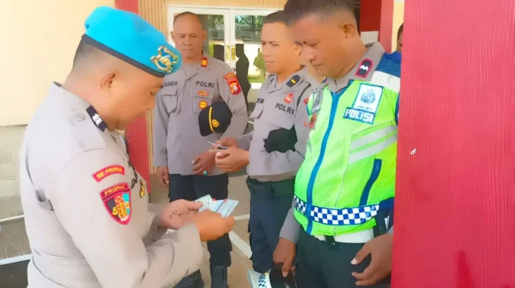 Provos Polsek Biringkanaya Periksa Kelengkapan Personil