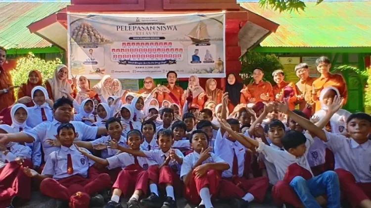 Tangis Perpisahan Iringi Pelepasan Siswa SDN Kumala